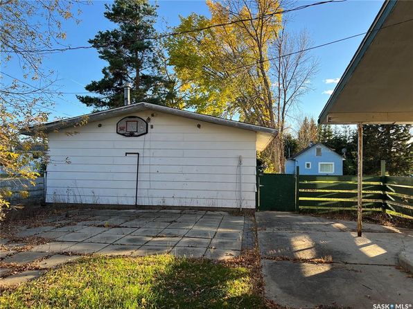 904 Railway AVENUE, Loon Lake, SK S0M 1L0
