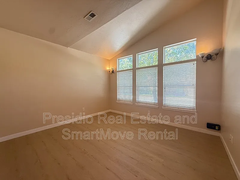 2 bed, 2.5 bath, 1658 sqft, $1,900 — Photo 2