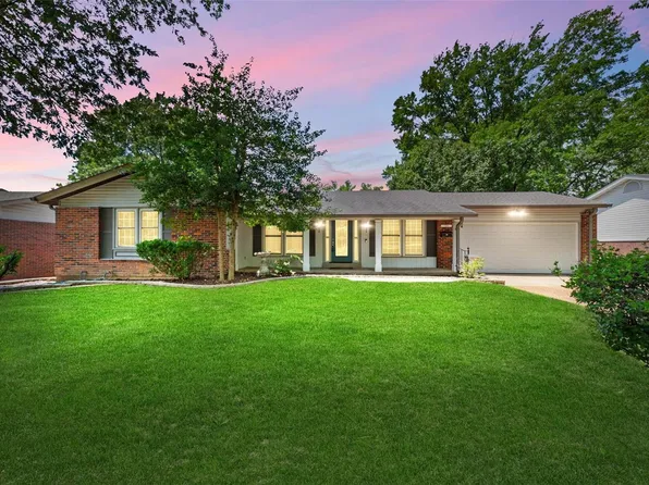 2243 Wilding Dr, Saint Louis, MO 63114