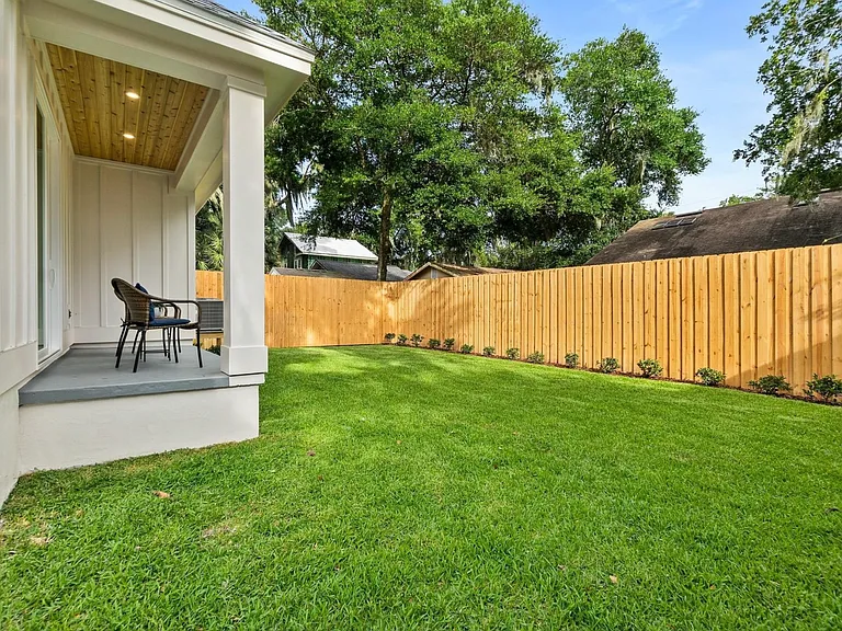 27 Fullerwood Dr — Photo 32