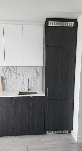 500 Dupont St #410 — Photo 7