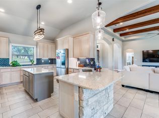 105 Calvary Dr, Adkins, TX 78101