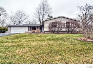 6784 Woodside Trl, West Bloomfield, MI 48322