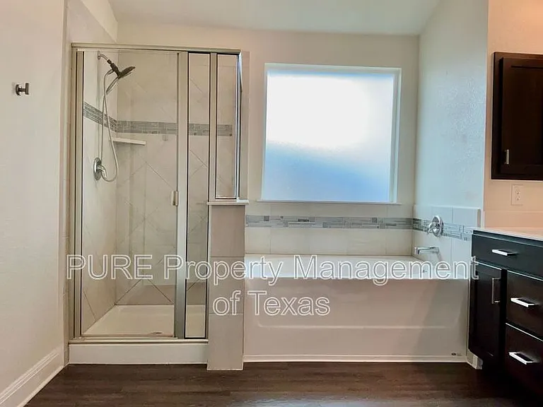 1008 Brenham Ln — Photo 20
