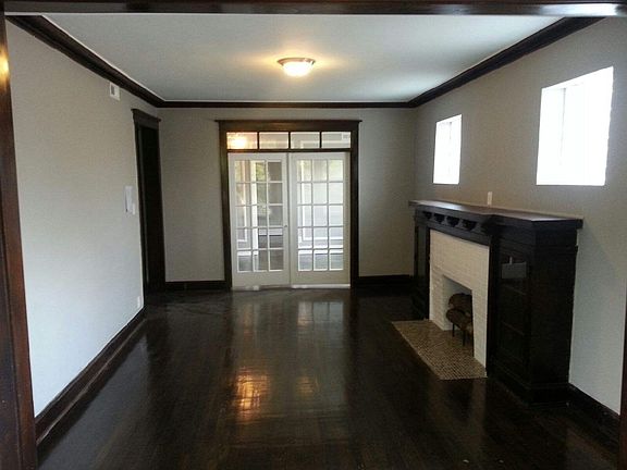2nd image of 639 E 50th Pl APT 1