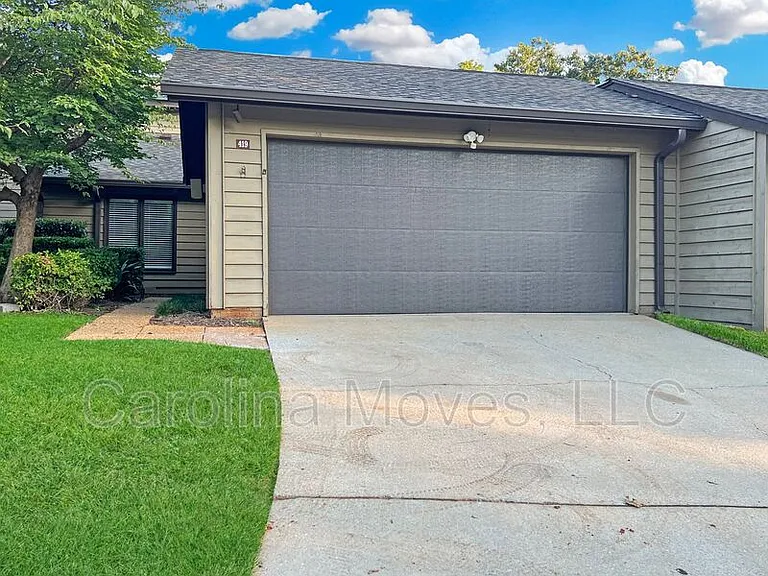 419 Sparrow Hawk Ct — Photo 1