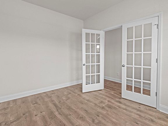 4th image of 419 Lake Tyler Drive