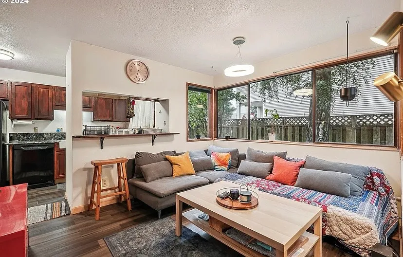 Building Photo - 609 SE 148th Ave #609