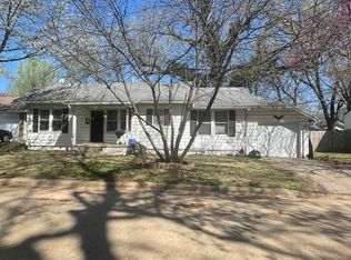 1033 E McGee St, Springfield, MO 65807