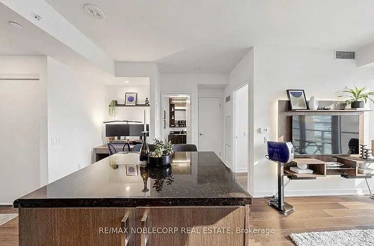 115 Blue Jays Way #3906 — Photo 32