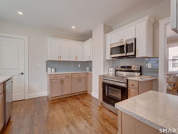 5th image of 209 Augur Street