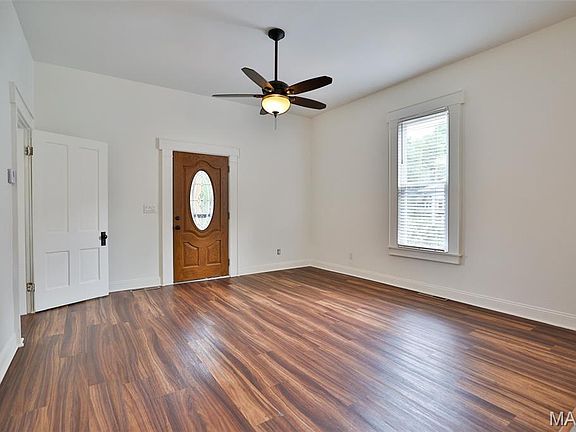 5th image of 132 E High St