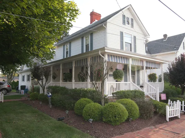 104 Chestnut St, Zelienople, PA 16063