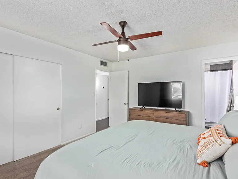 1645 E Manhatton Dr — Photo 24