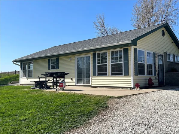 302 N Vine St, Montour, IA 50173