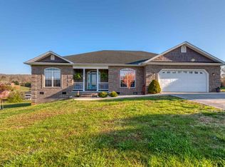 1913 Lakebrook Cir, Dandridge, TN 37725