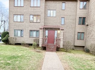 210 Towne House Rd, Hamden, CT 06514