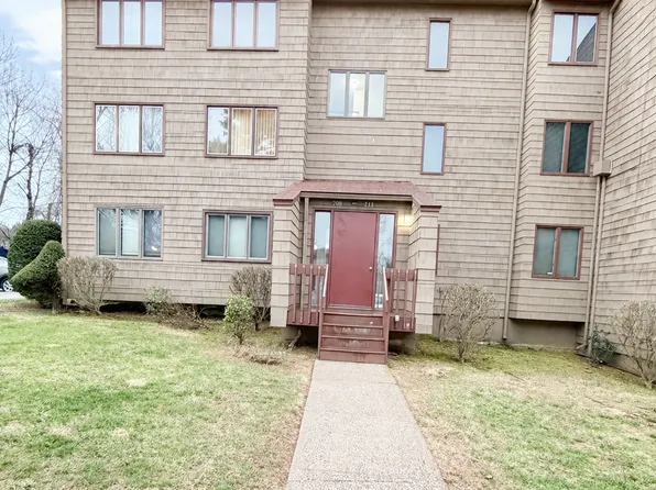 210 Towne House Rd, Hamden, CT 06514