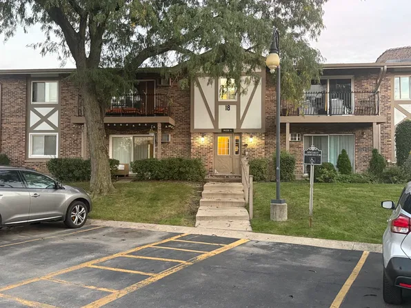 9S220 S Frontage Rd APT 18-204, Willowbrook, IL 60527
