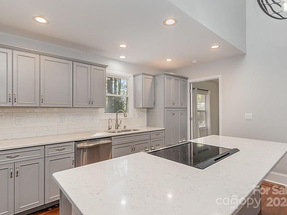 3rd image of 7301 Dorn Cir