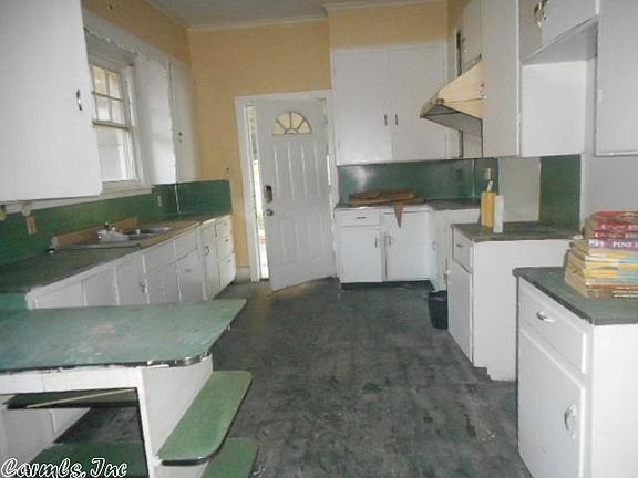 3rd image of 1719 S Linden St