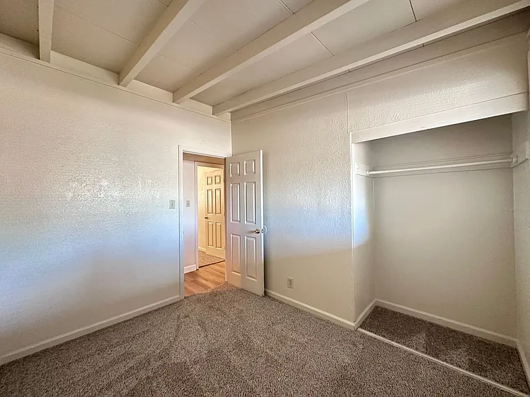 621 Hardy Dr — Photo 8