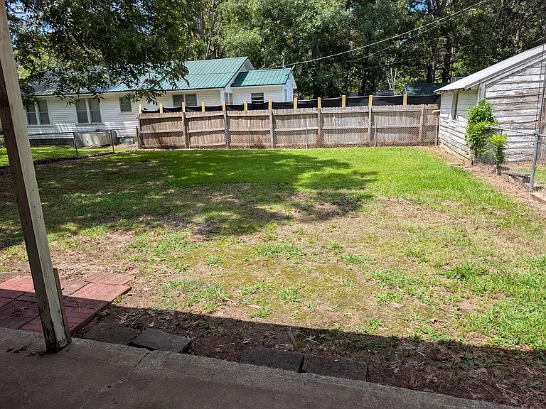 203 Chester St — Photo 10