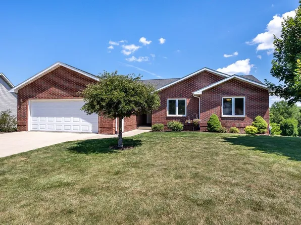 3289 Brook Hollow Dr, Dubuque, IA 52002