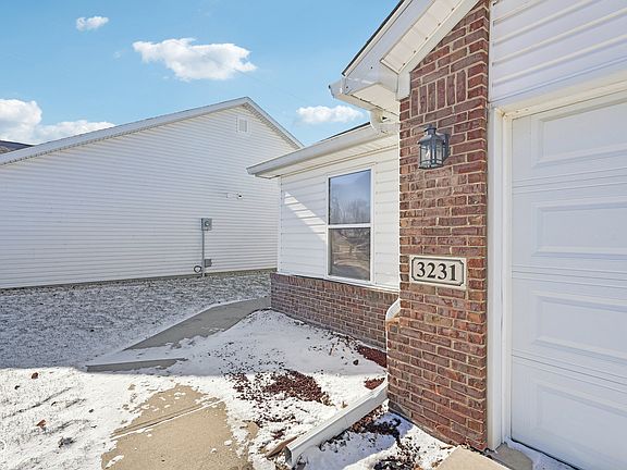 3rd image of 3231 Frances Ln