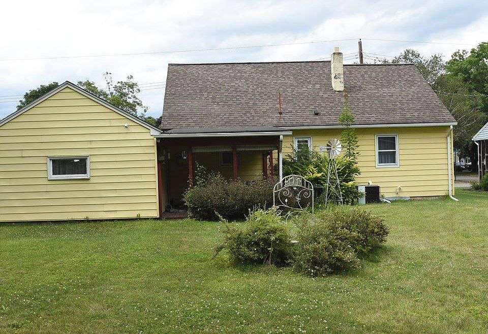 2nd image of 305 Kinley Pl