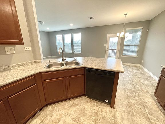5th image of 1322 Swan Ct