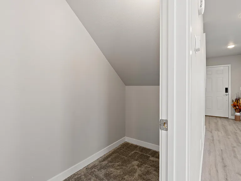 958 Colorado River Ave — Photo 13