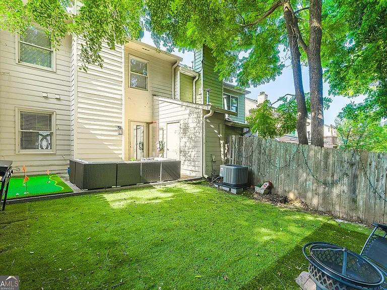 1022 Oaks Pkwy SE — Photo 6