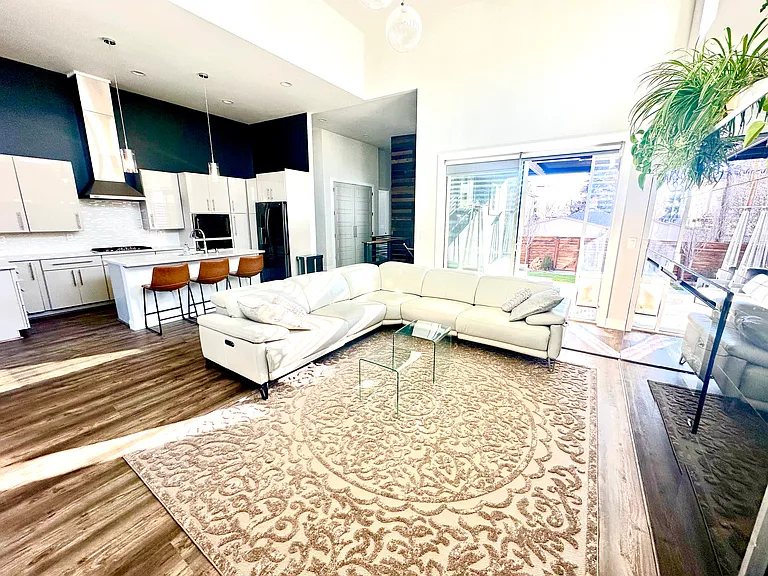 326 S Jasmine St — Photo 16