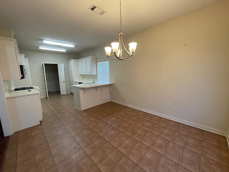 217 Kirkwood Dr — Photo 6