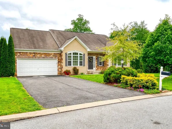 410 Misty Hill Dr, Delta, PA 17314