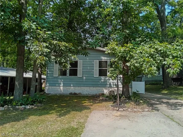 6 Cardinal Dr, Hiram, OH 44234