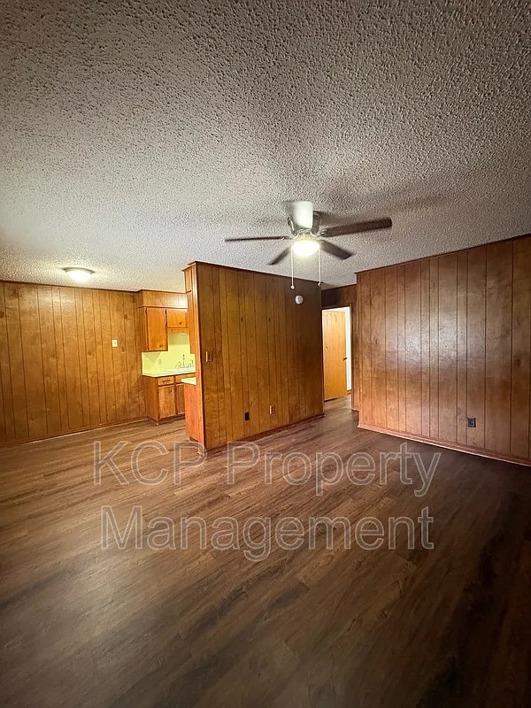 Building Photo - 1007 Cedar St #5