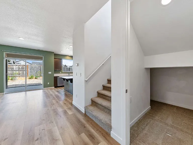 1722 N Kalapuya Pl — Photo 4