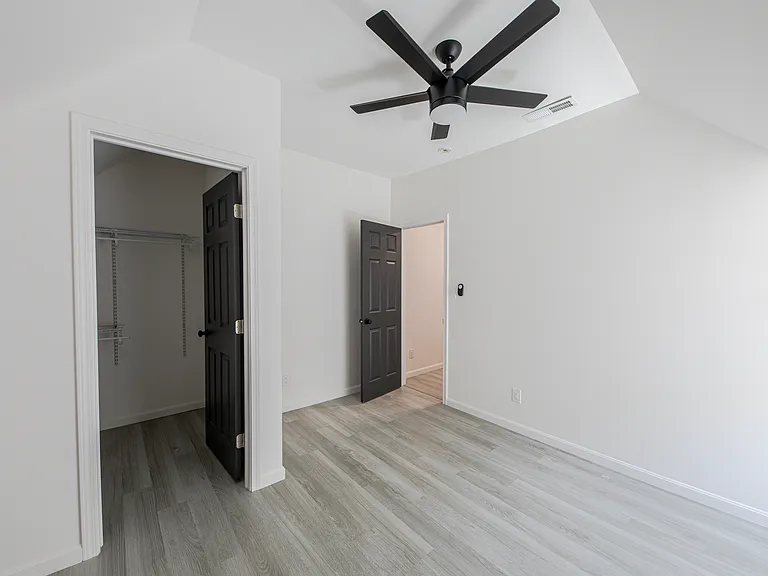 2620 May St #6 — Photo 9