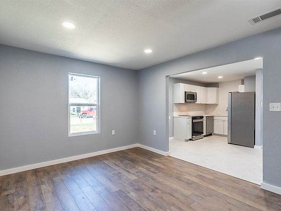 3rd image of 5417 Encino Rd