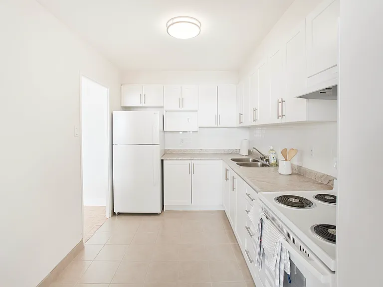 35 Warrender Ave #1 BD — Photo 10
