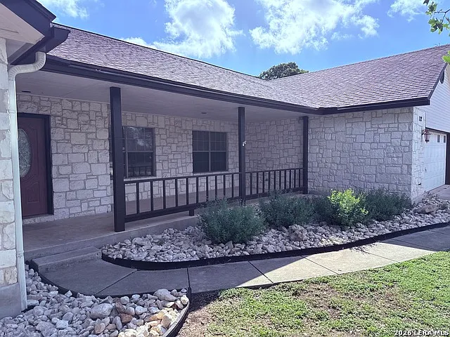 3 bed, 2.0 bath, 1938 sqft, $2,800 — Photo 3