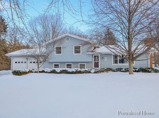 6N061 Brierwood Dr, St Charles, IL 60175