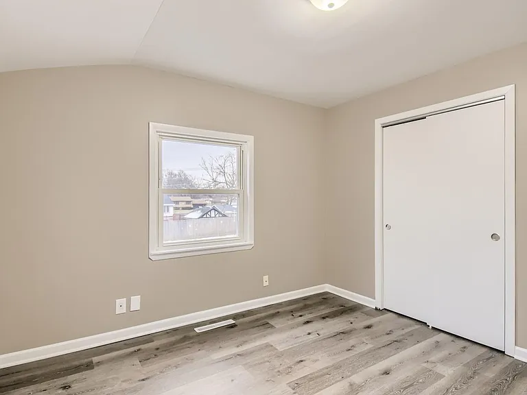 120 Roberts Rd — Photo 18