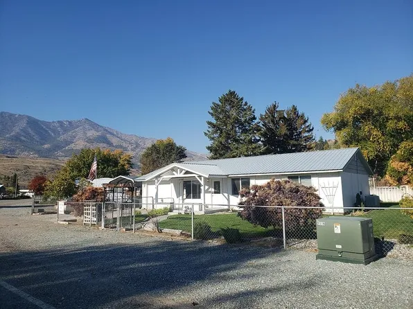 514 Riverside Dr, Pateros, WA 98846