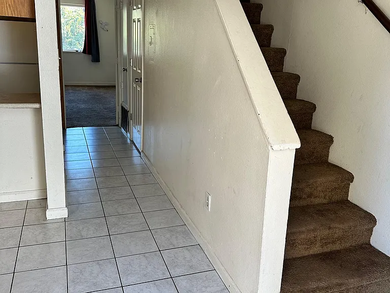 307 University Ave — Photo 3