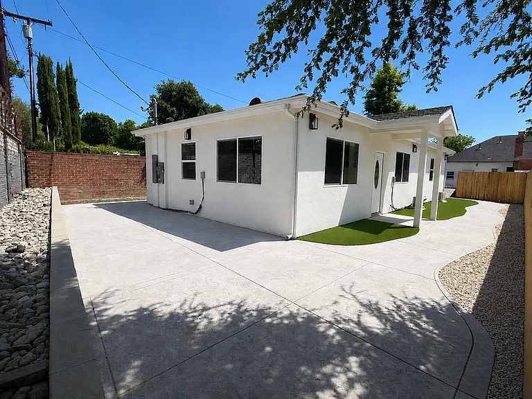 3623 E California Blvd — Photo 12