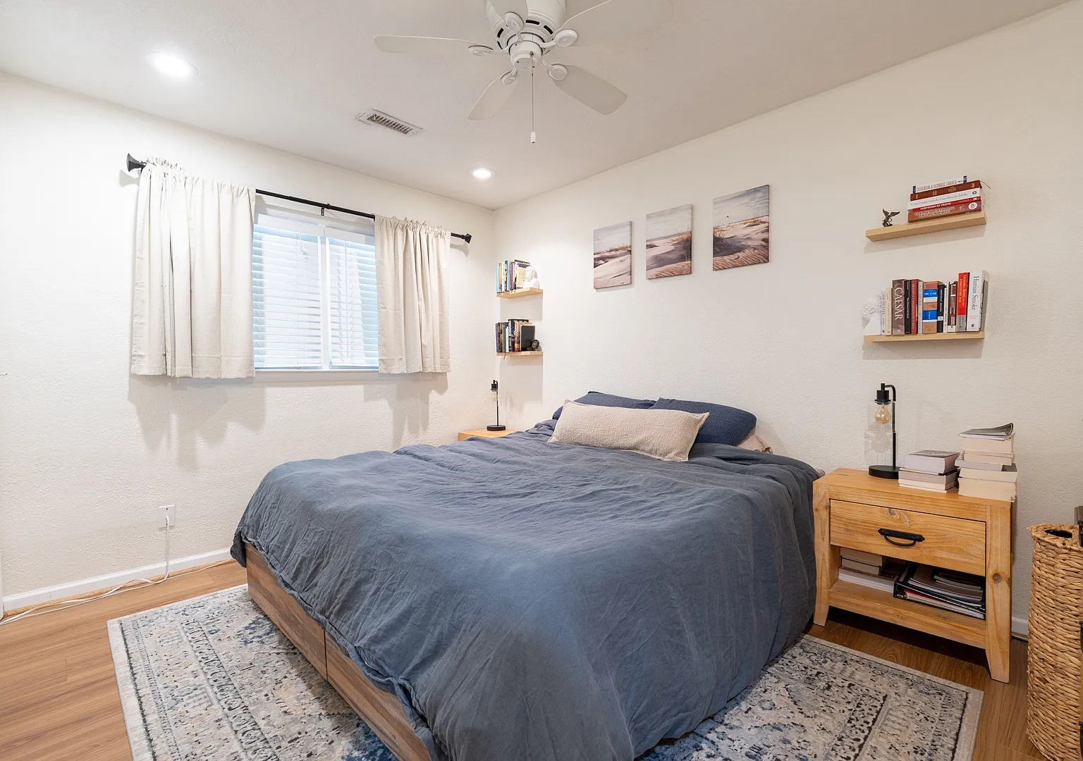3 bed, 1042 sqft, $2,300 — Photo 3