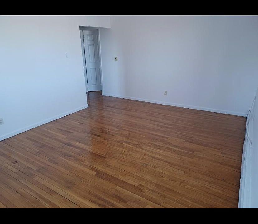 1st image of 987 Yonkers Ave